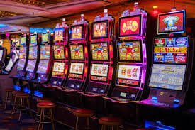 Tampilan permainan kasino live dan slot online di full500